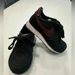 Nike baby girl suede sneakers size 6c. Black with burgandy nike logo.